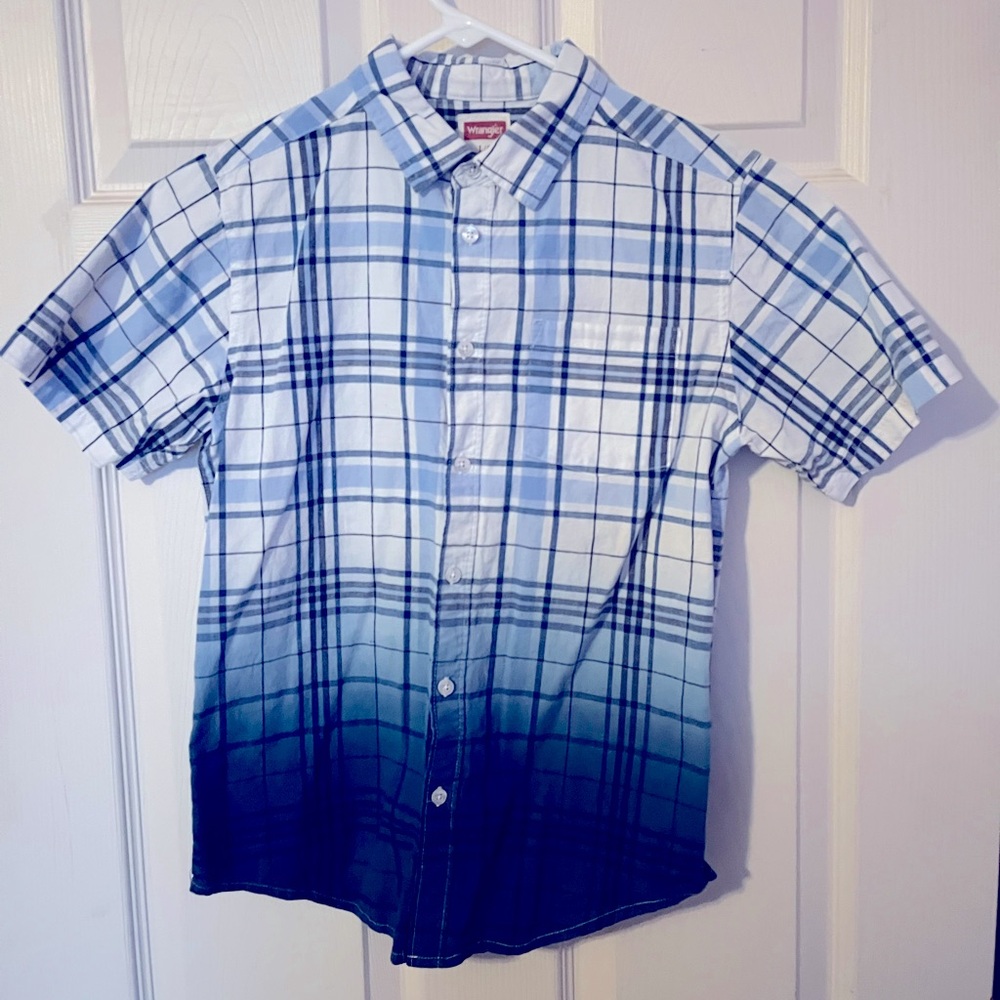 Short-sleeved shirt